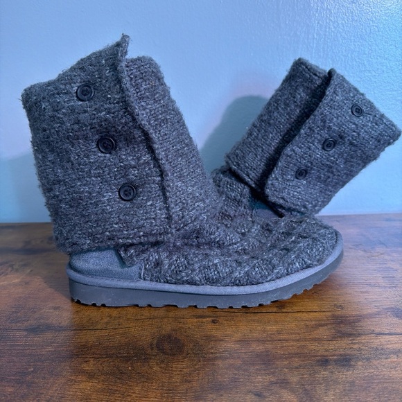 Ugg Lattice Cardy Sweater Boots Size
8 Grey 3066 Button Detail Fold Down - Picture 2 of 9